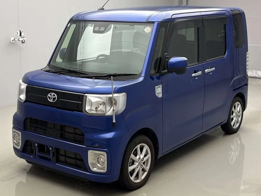 Toyota Pixis Mega LA700A 2018